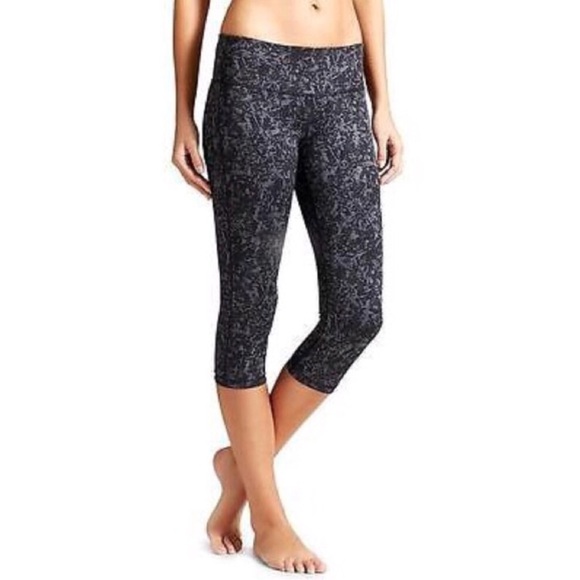 Athleta Pants - NWT athleta Woodlands Chaturanga reversible capri